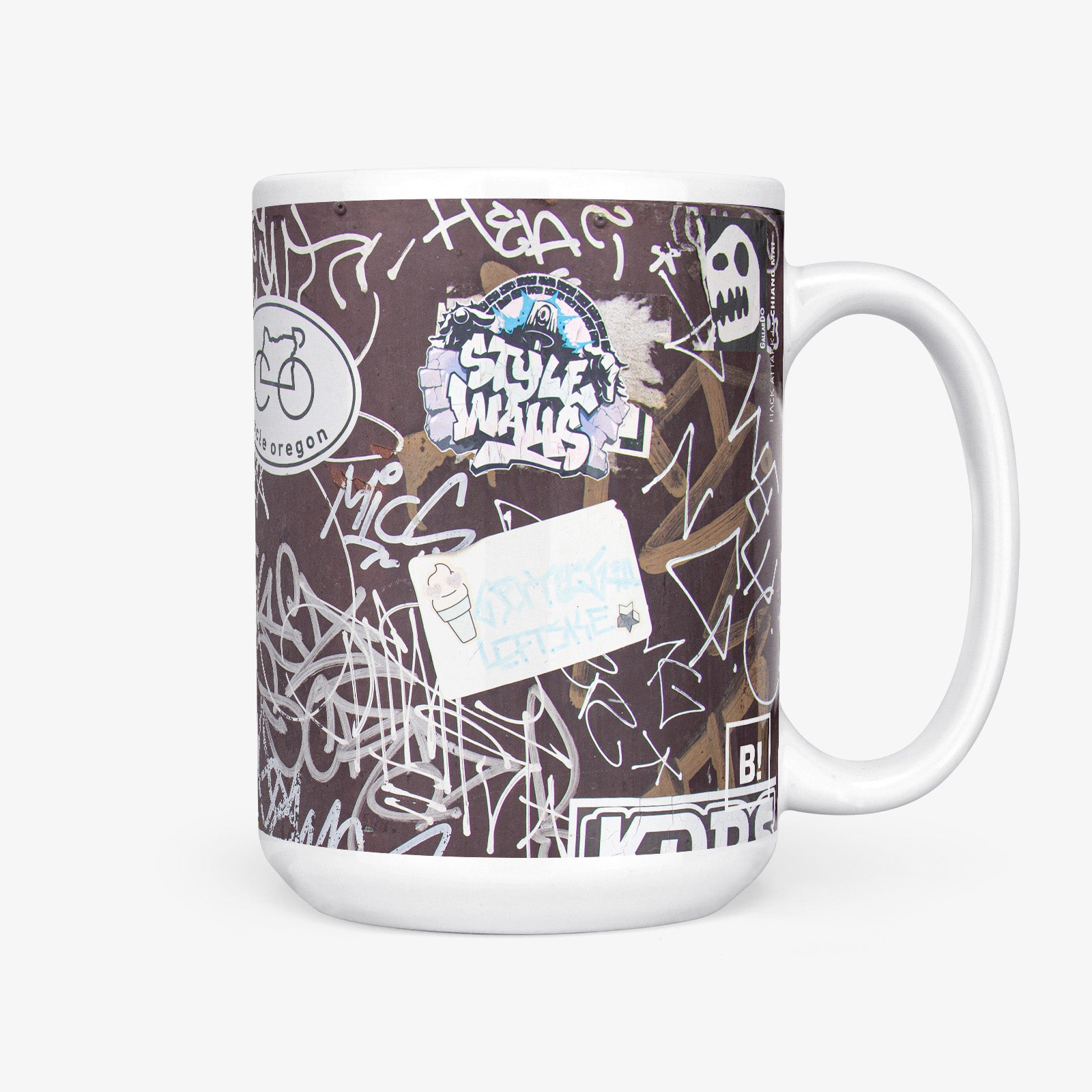 Be inspired by our Urban Art Coffee Mug "Hack Attakk - No1" from Chiang Mai. This mug features an 15oz size with the handle on the right.