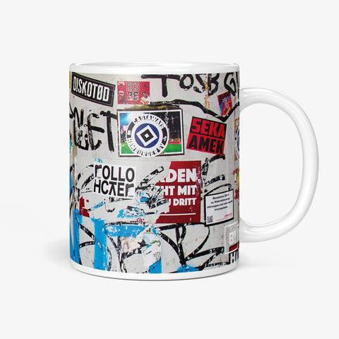 Be inspired by our Urban Art Coffee Mug "Schmusen mit Raudis" from Hamburg. This mug features an 11oz size with the handle on the right.